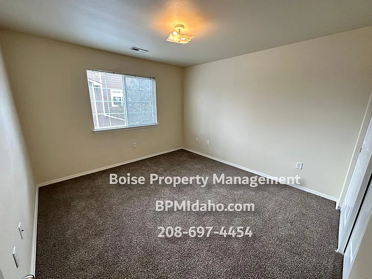 1396 N Lilly Ave — Photo 7