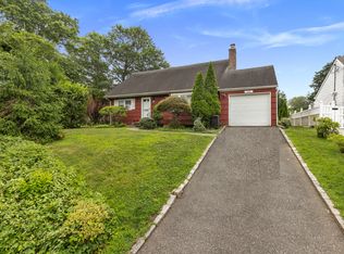 (Undisclosed Address), Glen Head, NY 11545