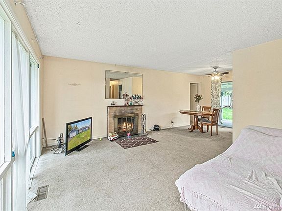 5th image of 4010 S 181st St