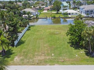 476 Pine Ave, Naples, FL 34108
