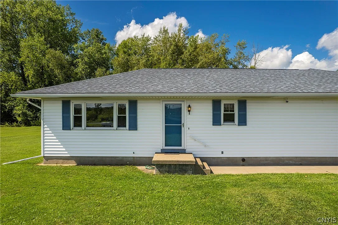 2 bed, 1.0 bath, 700 sqft, $1,350 — Photo 3