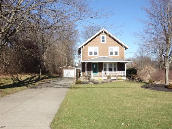 2977 Pleasant Dr, Barberton, OH 44203