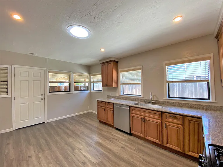 245 Chiquita Ave — Photo 8