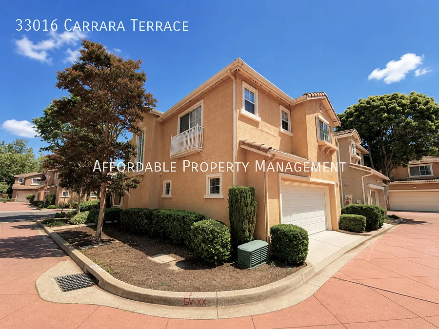 Building Photo - 33016 Carrara Ter
