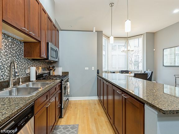 4th image of 312 N Desplaines St Unit A