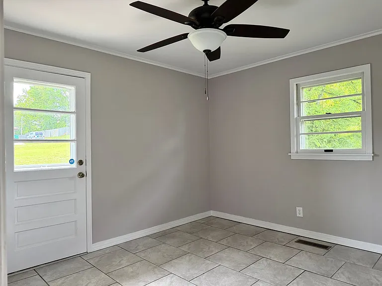 920 Eisenhower Dr — Photo 13
