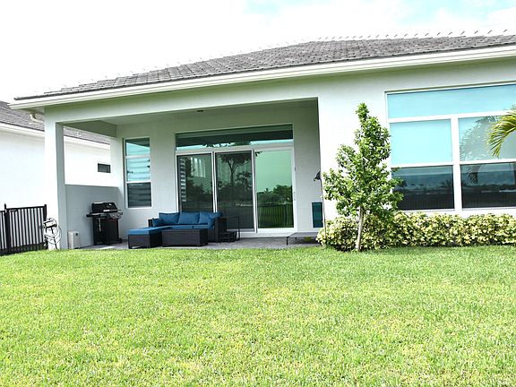 3rd image of 15670 Merritt Drive