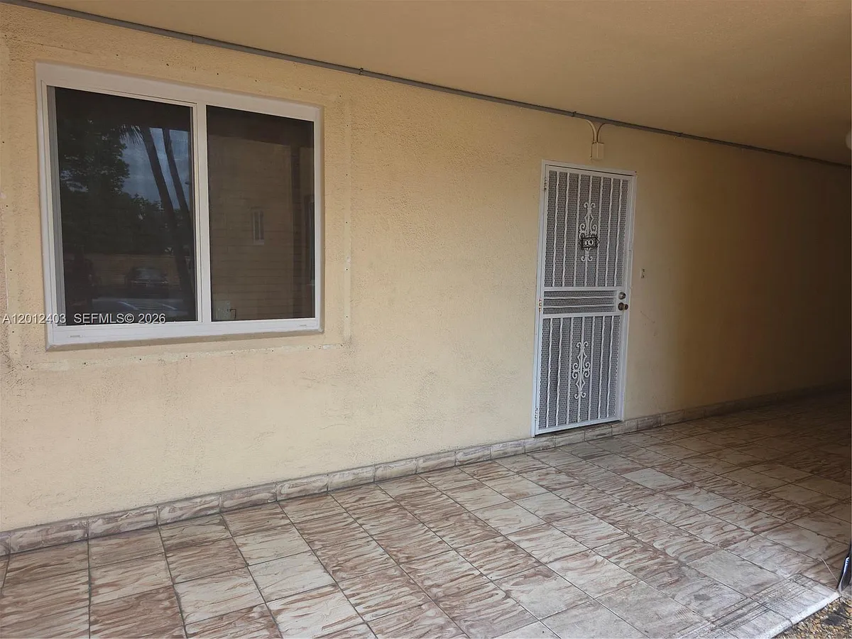 Building Photo - 8990 SW 24th St #19