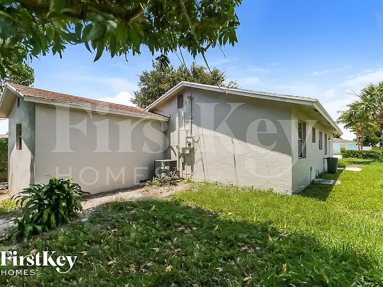 220 Broward Ave — Photo 13