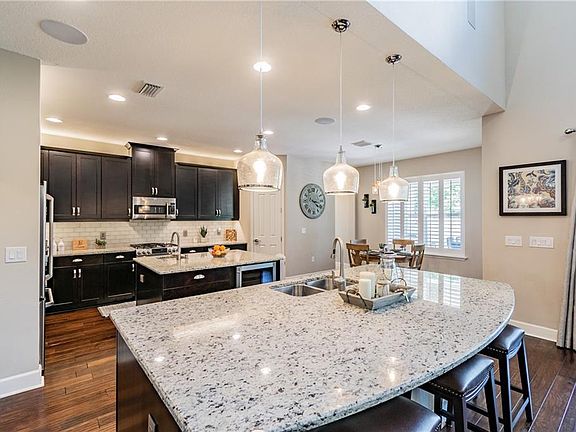 5th image of 950 Heritage Groves Dr
