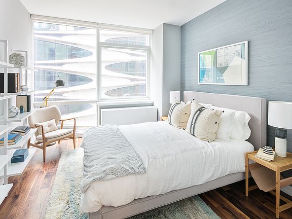 4th image of 507 W 28th St #Penthouse 3