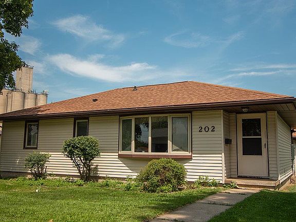 3rd image of 202 6th St