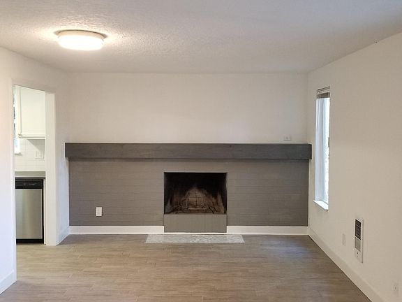 2nd image of 717 NW Pacific Hwy APT B