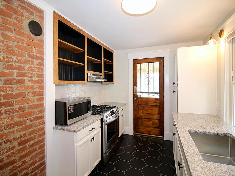 6843 Buckingham Pl — Photo 4