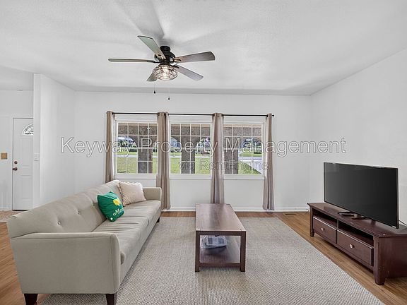 4th image of 2717 Dan St