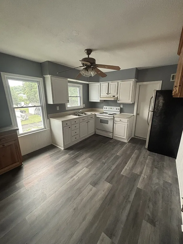 2 bed, 1.0 bath, $1,850 — Photo 2
