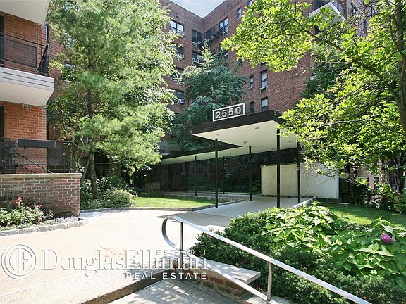 4th image of 2550 Independence Ave APT 8S