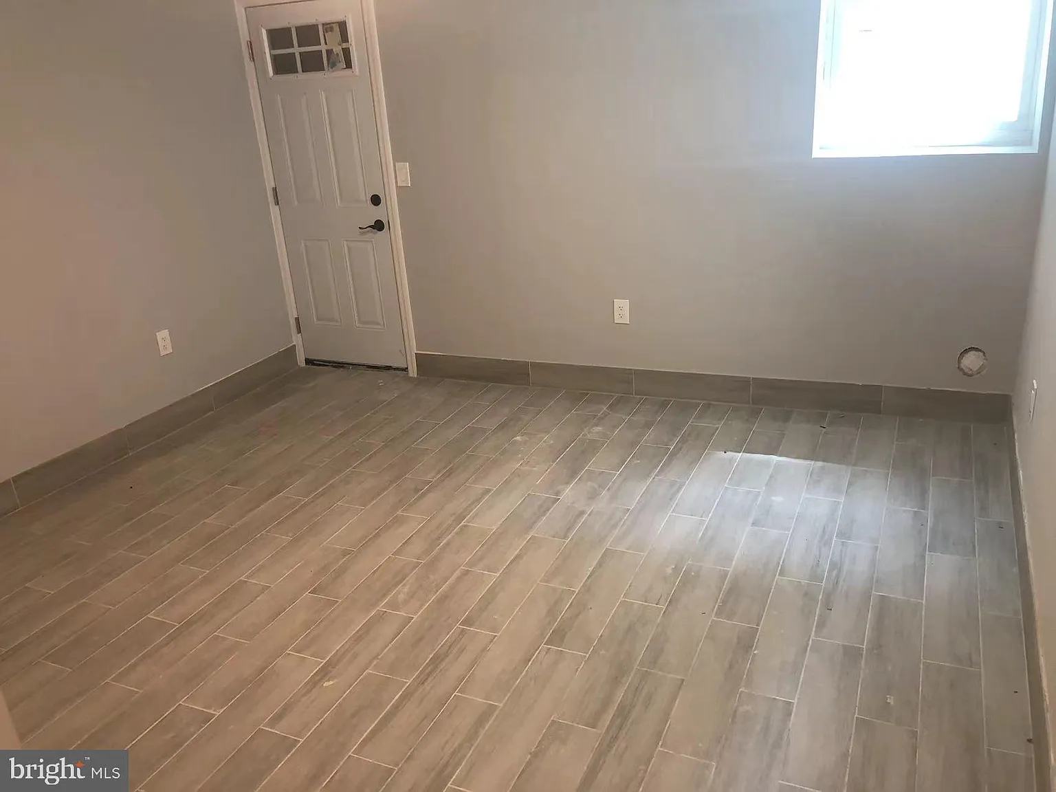 8 bed, 3780 sqft, $1,100 — Photo 2