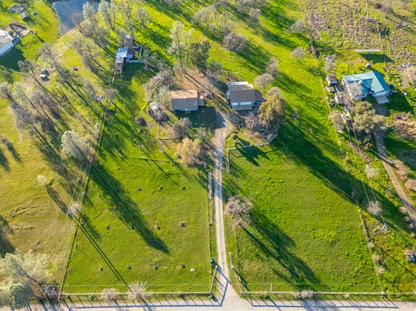 11670 Homestead Ln, Redding, CA 96003