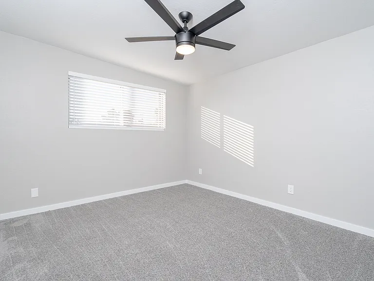 5010 W Beverly Ln — Photo 16