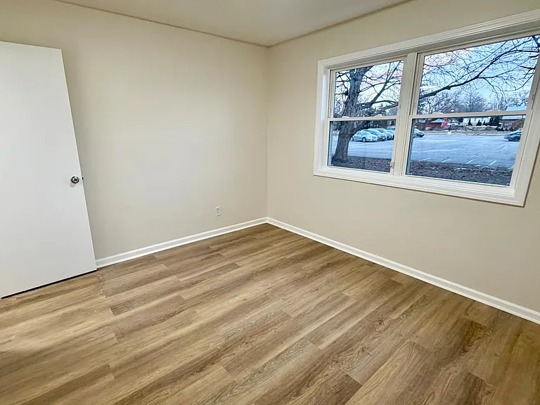 Sherwood Forest Apartments — Photo 37