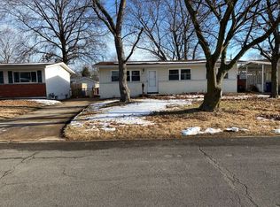 835 Bellarmine Ln, Florissant, MO 63031