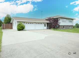 3012 S Golf Rd, Stockton, IL 61085