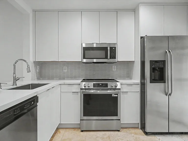 3939 NE 5th Ave #A201 — Photo 10