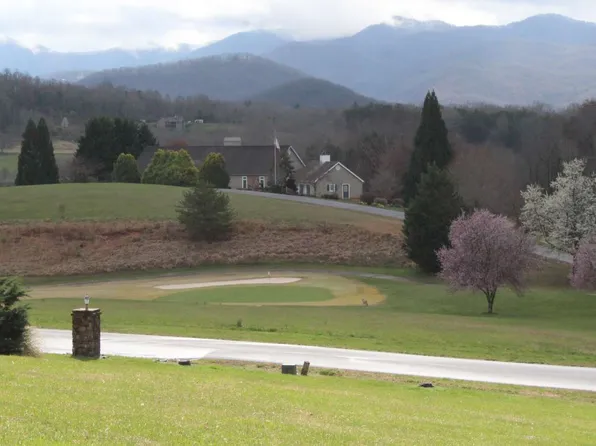 106A Mountain Harbour Dr, Hayesville, NC 28904