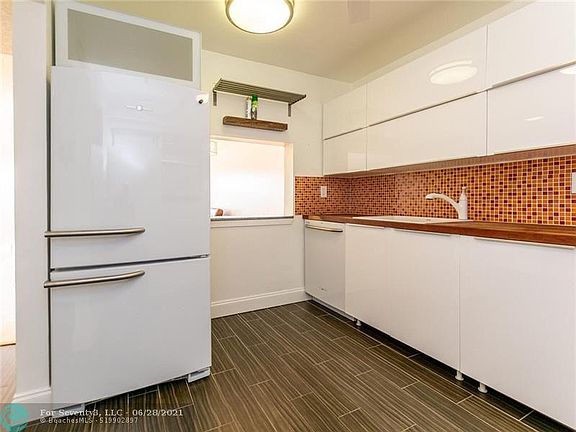 2nd image of 2304 S Cypress Bend Dr APT 713