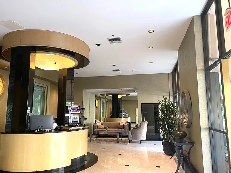 10535 Wilshire Blvd #404 — Photo 6