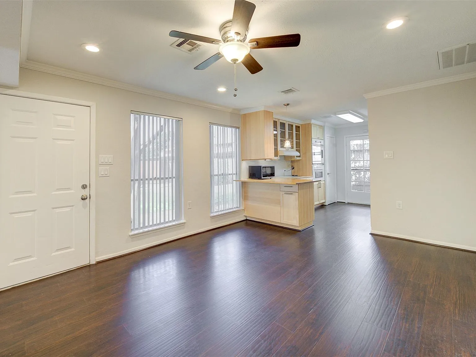2 bed, 2.0 bath, 1082 sqft, $1,695 — Photo 1