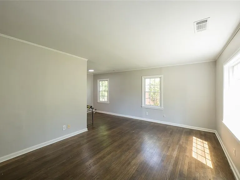 1295 Westmont Rd SW — Photo 4
