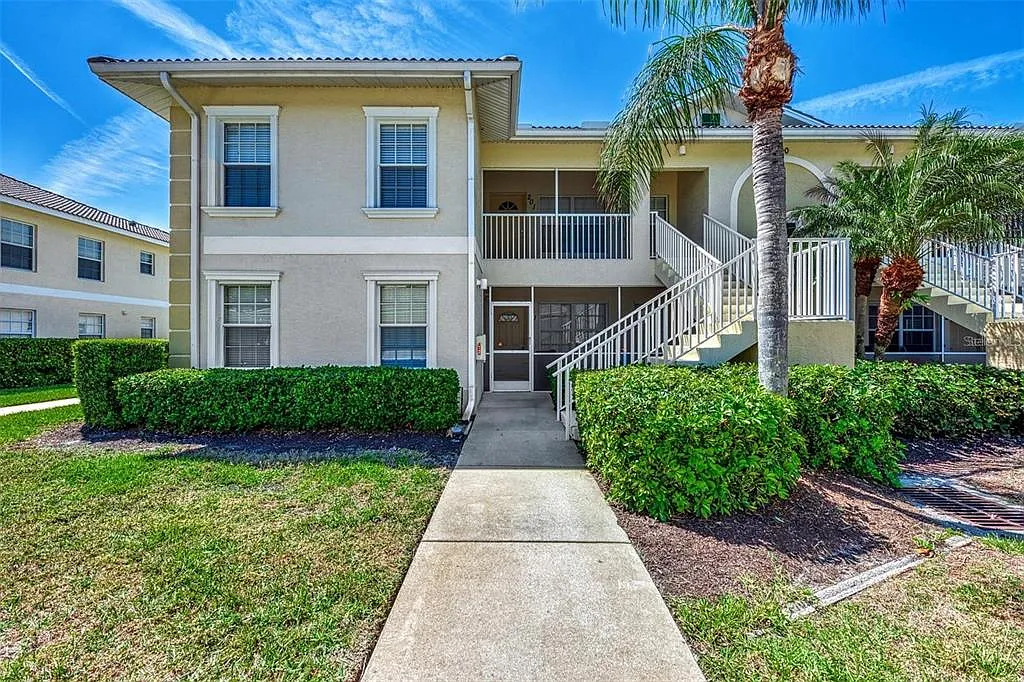 2 bed, 2.0 bath, 1235 sqft, $2,095 — Photo 2