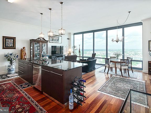 4th image of 2101 Market St Unit 4101