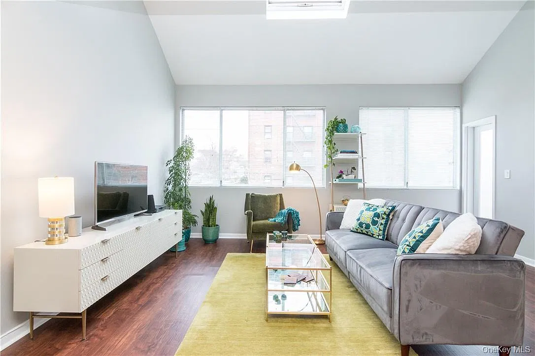 2 bed, 2.0 bath, 1300 sqft, $3,950 — Photo 3