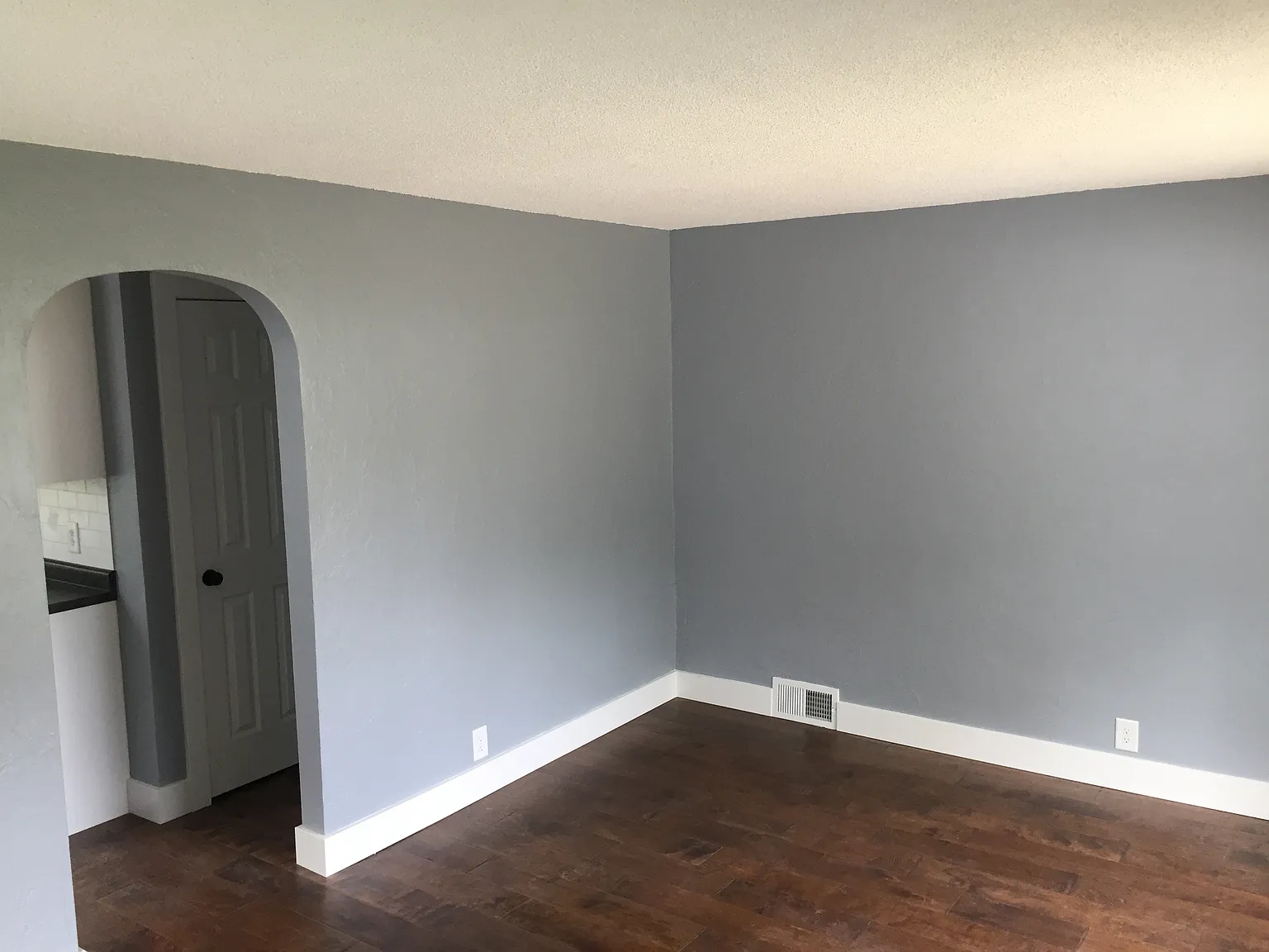 1024 W Gilbert Ave photo 1