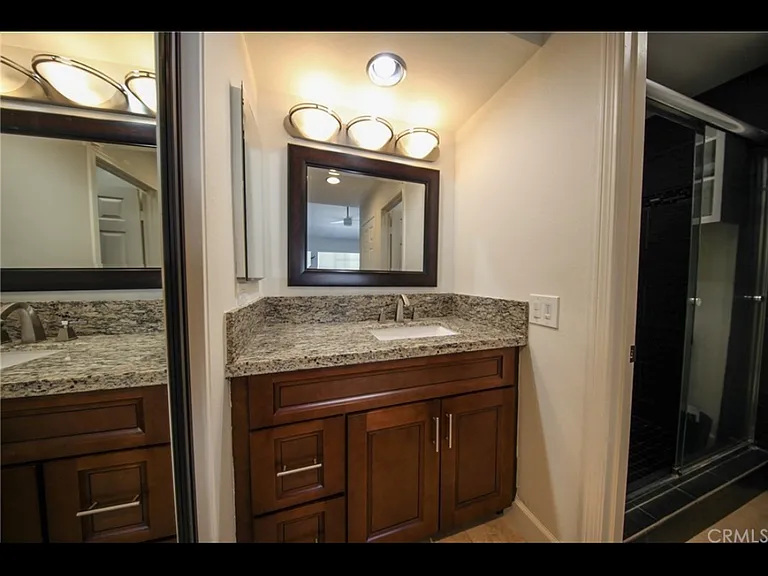 2221 Saybrook Ln — Photo 7