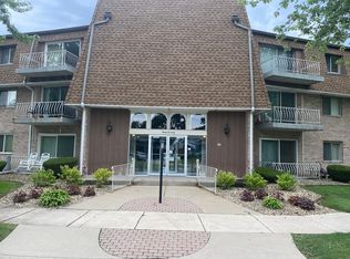 3240 N Manor Dr APT 316, Lansing, IL