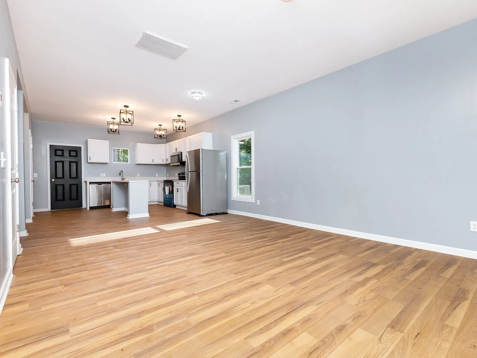 3 bed, 2.5 bath, 1628 sqft, $2,200 — Photo 4