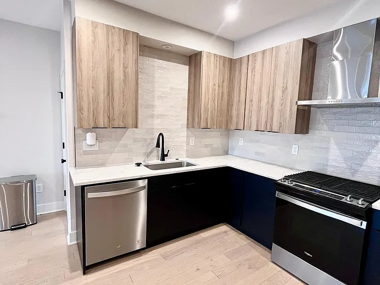 315 W Berks St #1 — Photo 5