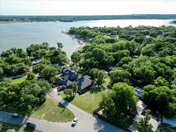 1115 E Lake Dr, Weatherford, TX 76087