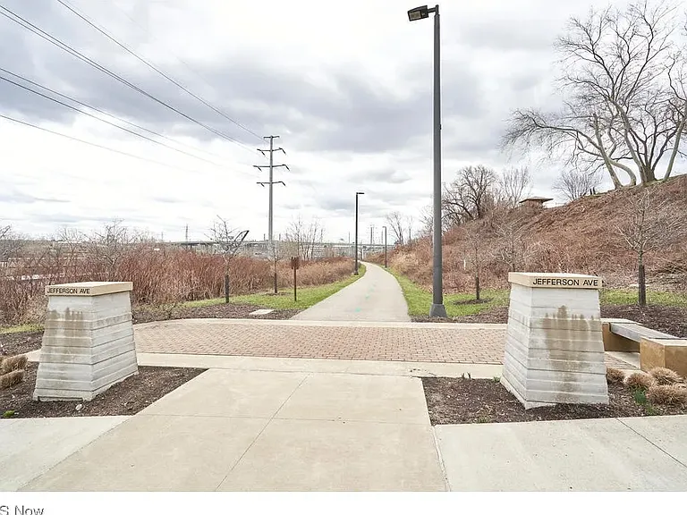 Entrance to TowPath on W 3rd