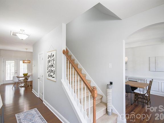 4th image of 4030 Sunset Ridge Dr