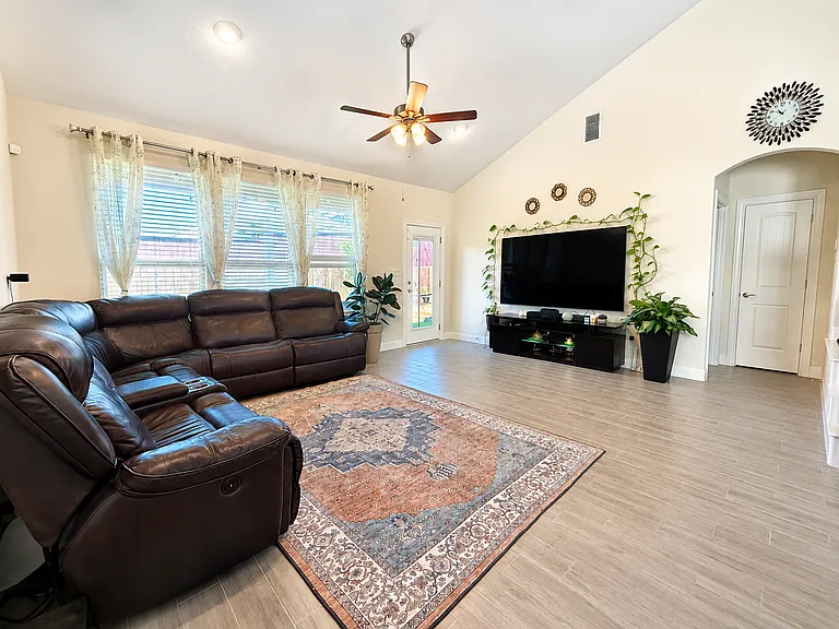 3109 Maysilee St — Photo 5