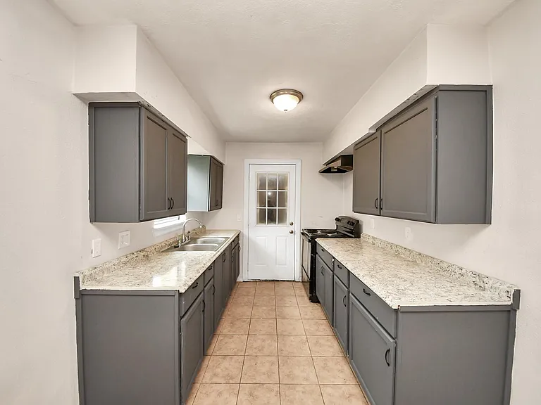 10506 Sierra Dr — Photo 13