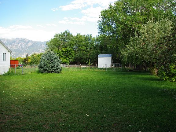 Side pasture and barn