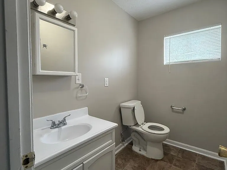 2020 Boyd Ave — Photo 8