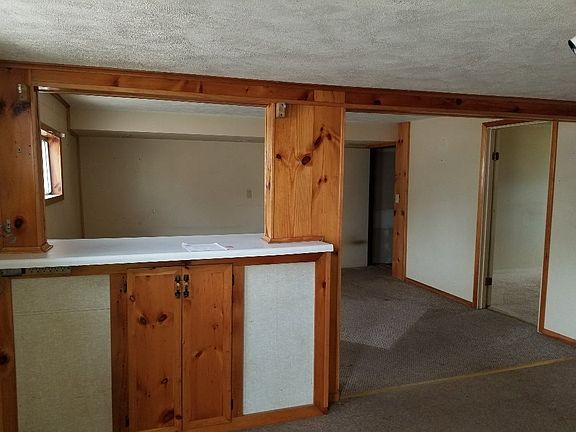 4th image of 240 Healy Ave