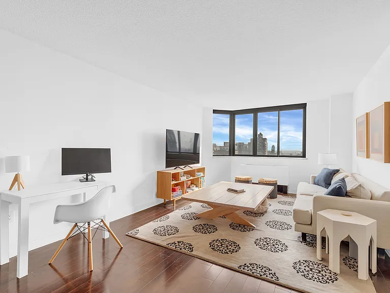 280 Park Ave S #24B — Photo 1